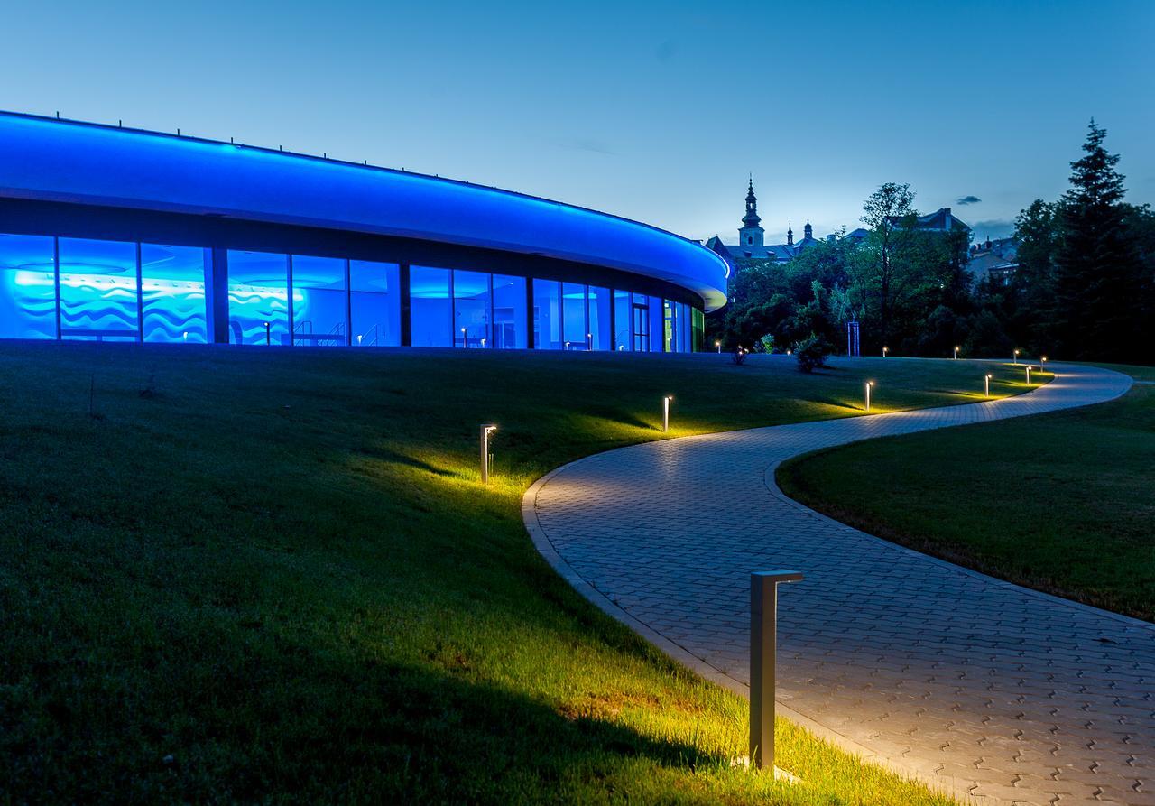 Manor House Hotel Броумов Екстериор снимка
