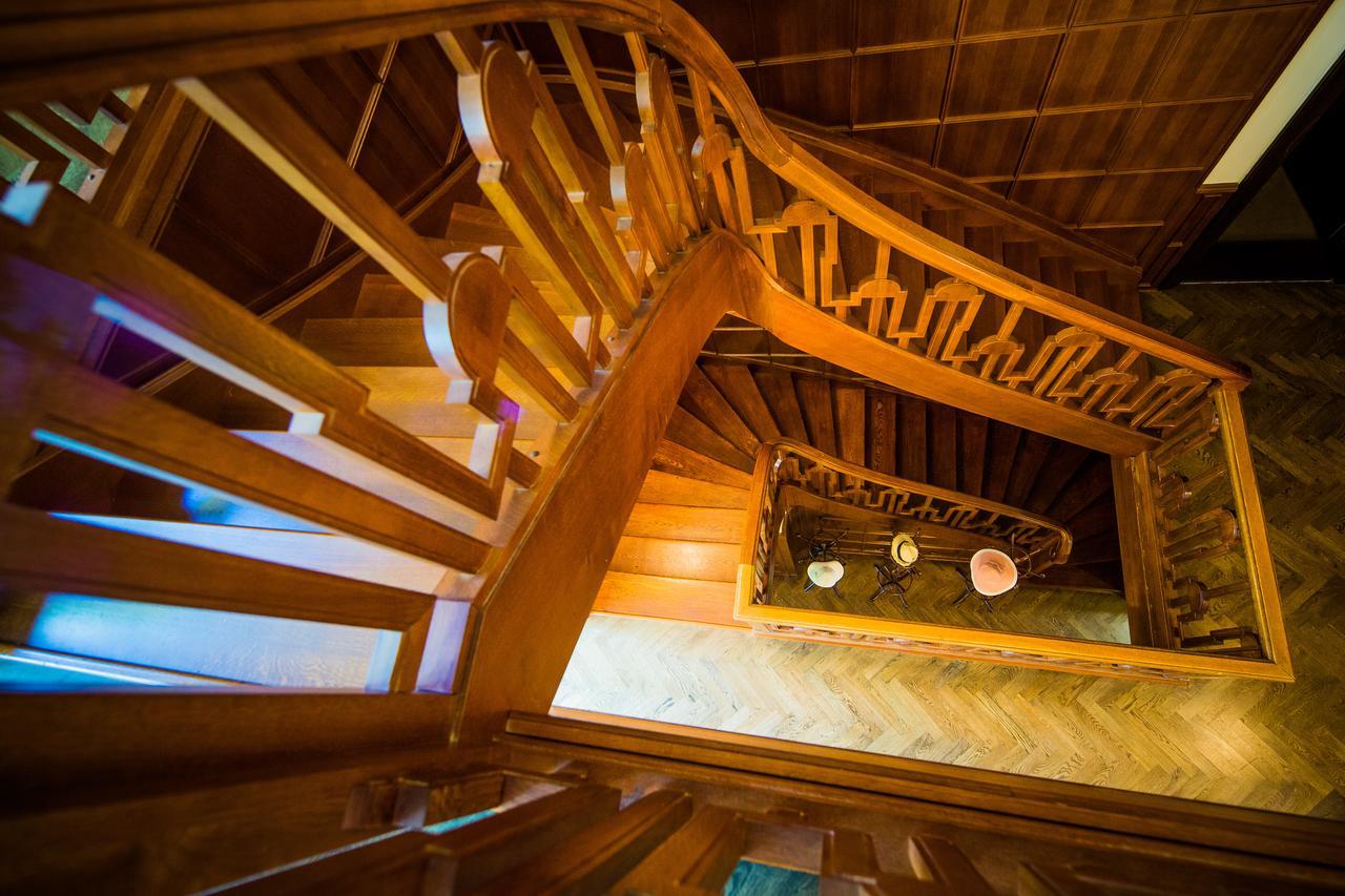 Manor House Hotel Броумов Екстериор снимка