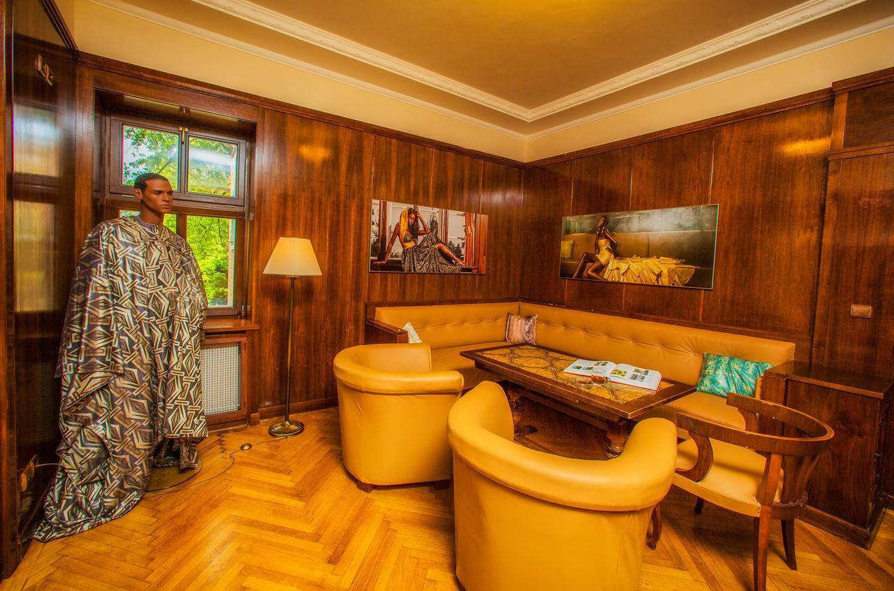 Manor House Hotel Броумов Екстериор снимка